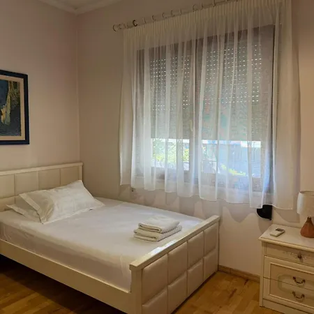 “stadium” 地拉那